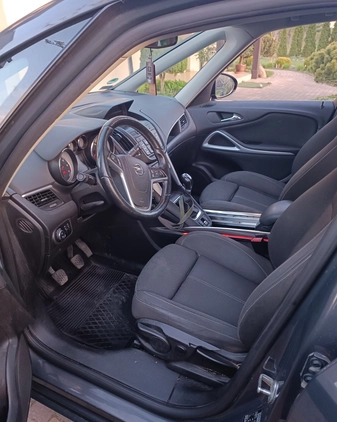 Opel Zafira cena 33500 przebieg: 270000, rok produkcji 2014 z Radomsko małe 121